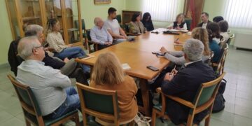 Tortosa crea una Taula de Comerç per abordar reptes com la neteja, la seguretat o la retolació en català