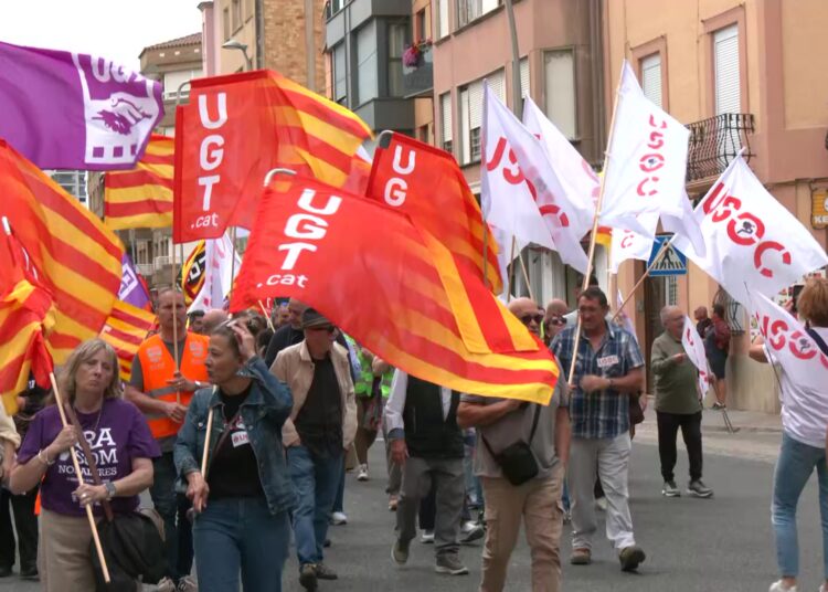 El Primer de Maig torna als carrers de Tortosa amb crítiques a la precarietat laboral i l’habitatge