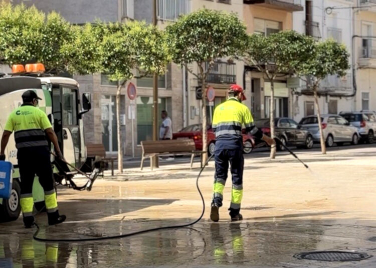 Tres empreses opten al nou contracte de neteja viària d’Amposta