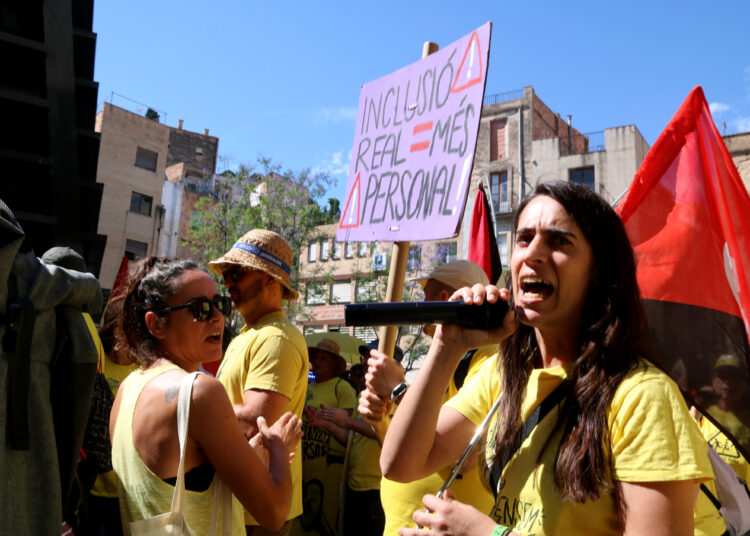 Els docents rebutgen el preacord entre sindicats i Educació amb un 65% dels vots