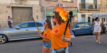 La Ràpita viu un Sant Joan multitudinari amb protagonisme per a la Flama del Canigó