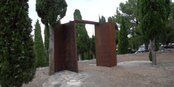 Vilalba dels Arcs inaugura la reconstrucció de la porta del Turó del Calvari