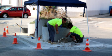 La Ràpita equipa la brigada municipal amb polseres intel·ligents que alerten d’un possible cop de calor