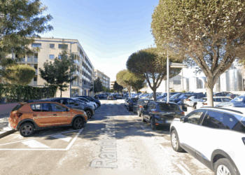 Els Mossos investiguen la punxada de rodes d’una vintena de cotxes a Tortosa la matinada de dilluns