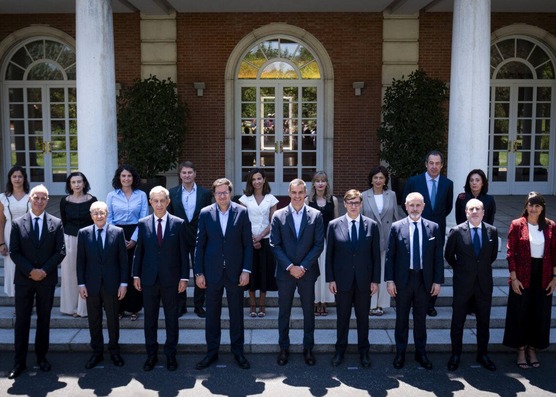 Els presidents Illa i Sánchez es reuneixen amb els empresaris a la Moncloa per impulsar la gigafactoria de Móra la Nova
