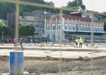Junts per Tortosa critica el retard del segon aparcament d’Adif i l’Ajuntament ho atribueix a la calor