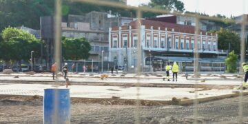 Junts per Tortosa critica el retard del segon aparcament d’Adif i l’Ajuntament ho atribueix a la calor