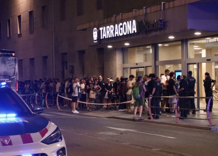 Creix el malestar pel caos ferroviari durant l’eclipsi: els usuaris reclamen explicacions