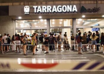 Dignitat a les Vies denuncia ‘descontrol’ durant l’eclipsi i Rodalies assegura que va reforçar al màxim l’R15 i l’R16