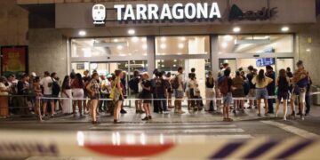 Dignitat a les Vies denuncia ‘descontrol’ durant l’eclipsi i Rodalies assegura que va reforçar al màxim l’R15 i l’R16