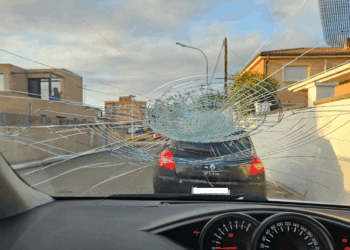 La pedregada deixa cobertes foradades, plaques solars malmeses i vehicles afectats a la Ribera d’Ebre