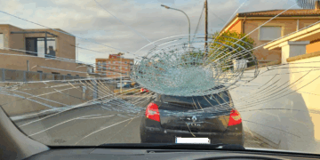La pedregada deixa cobertes foradades, plaques solars malmeses i vehicles afectats a la Ribera d’Ebre