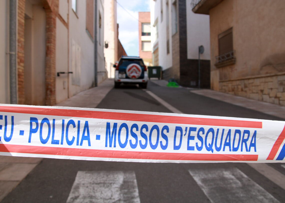 Els Mossos d’Esquadra busquen en un habitatge de Santa Bàrbara un nadó desaparegut
