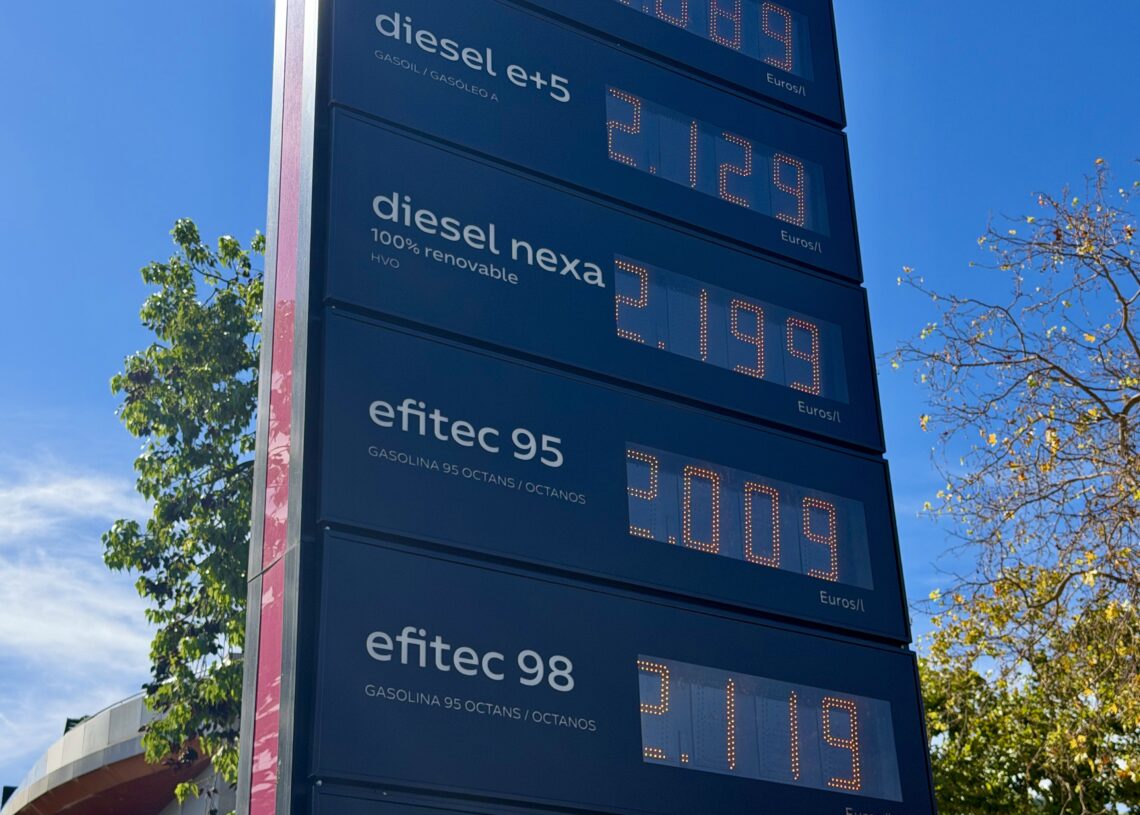 El preu de la benzina continua disparat i ja creix més d’un 30% els últims tres mesos
