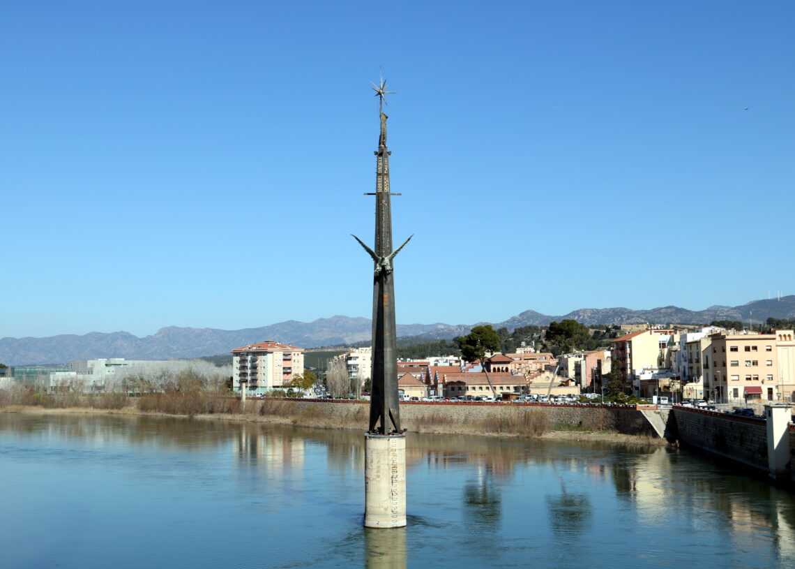 La llei de memòria fixa un any per retirar el monument franquista de Tortosa
