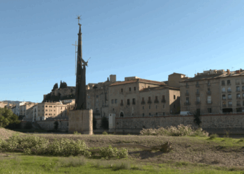 La Comissió per la retirada dels símbols franquistes lamenta ‘un nou obstacle’ per treure el monument de Tortosa