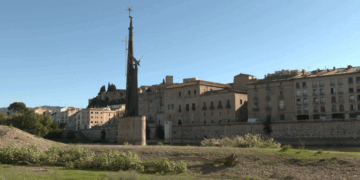 La Comissió per la retirada dels símbols franquistes lamenta ‘un nou obstacle’ per treure el monument de Tortosa