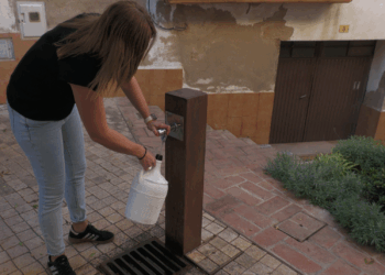 Dos anys sense aigua potable a les cases de Prat de Comte